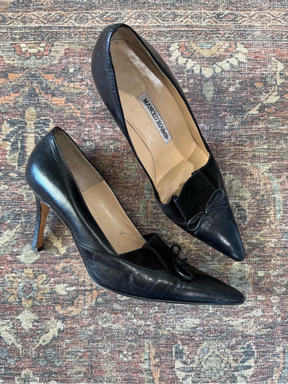 Manolo Blahnik Black Leather Heels Velvet Ruffle & Bow Vamp 37.5 US 7.5